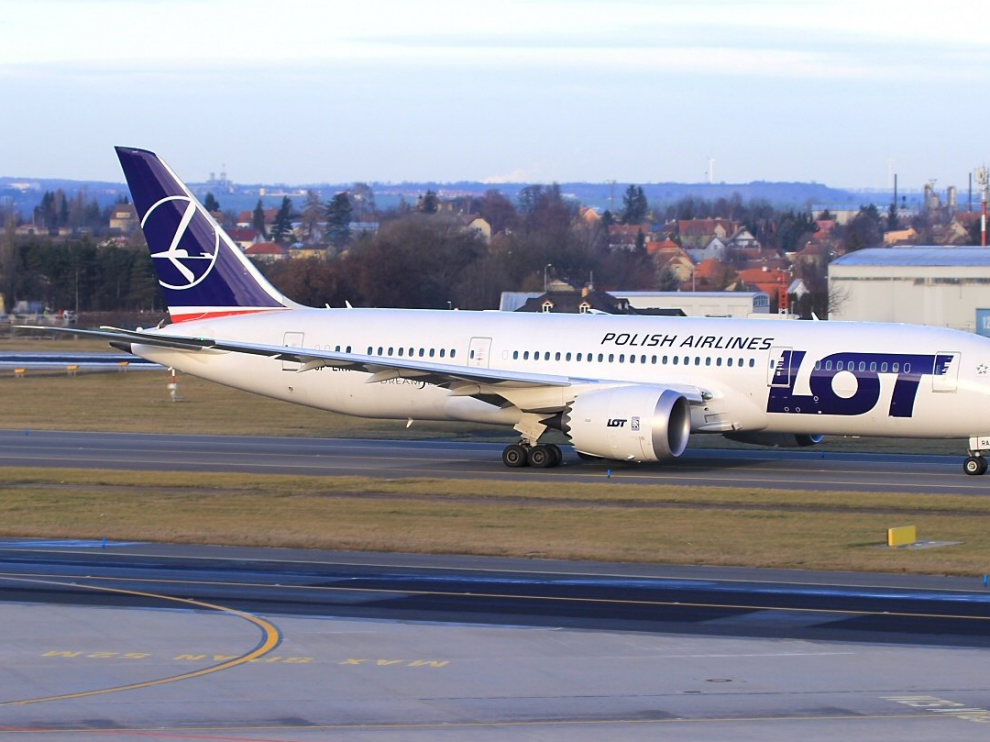 Un avión de la compañía polaca POL