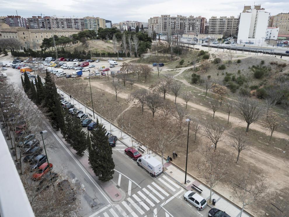 En algunos terrenos de La Almozara han aparecido residuos contaminados.