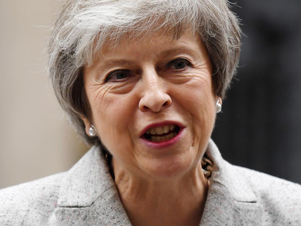 La primera ministra británica, Theresa May, se dirige a los medios.