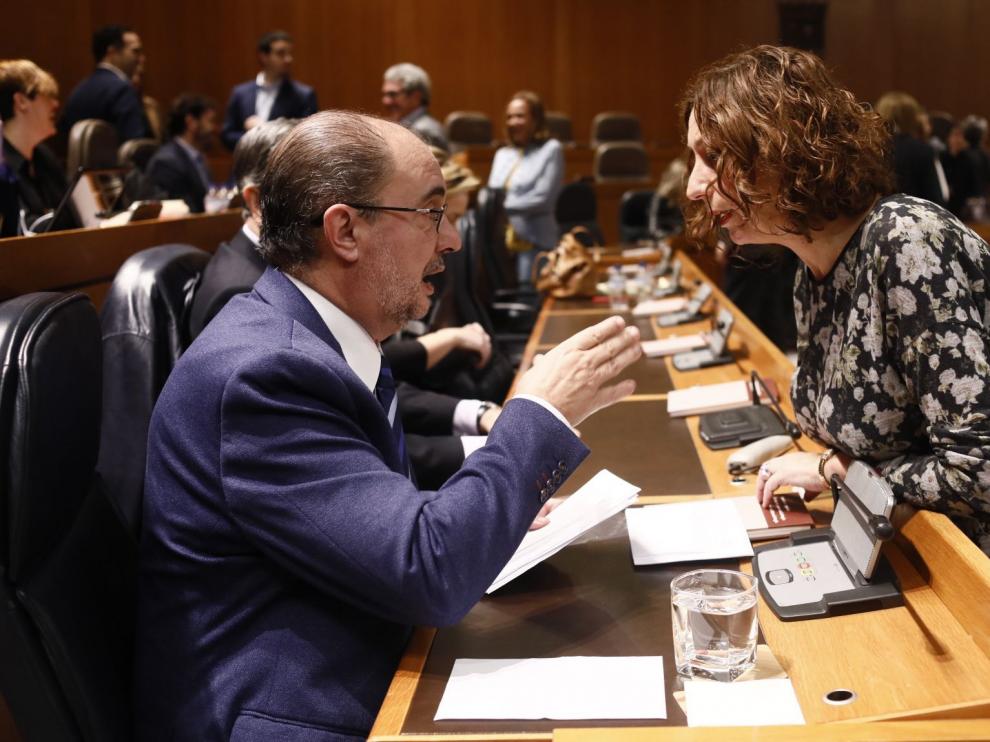 Javier Lamán y Patricia Luquin este viernes en el pleno de las Cortes de Aragón.