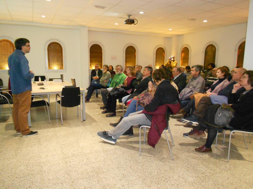 La charla ha transcurrido en la sala de la antigua biblioteca de Tarazona.