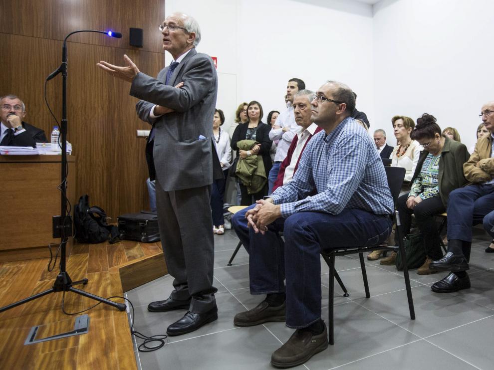 Jesús Pardillos (de pie), durante el juicio celebrado en 2014.