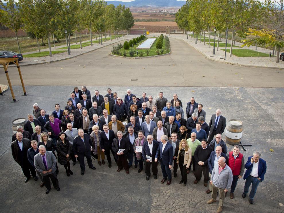 Foto de grupo de los participantes en el acto organizado por el PP de Zaragoza en Cariñena.