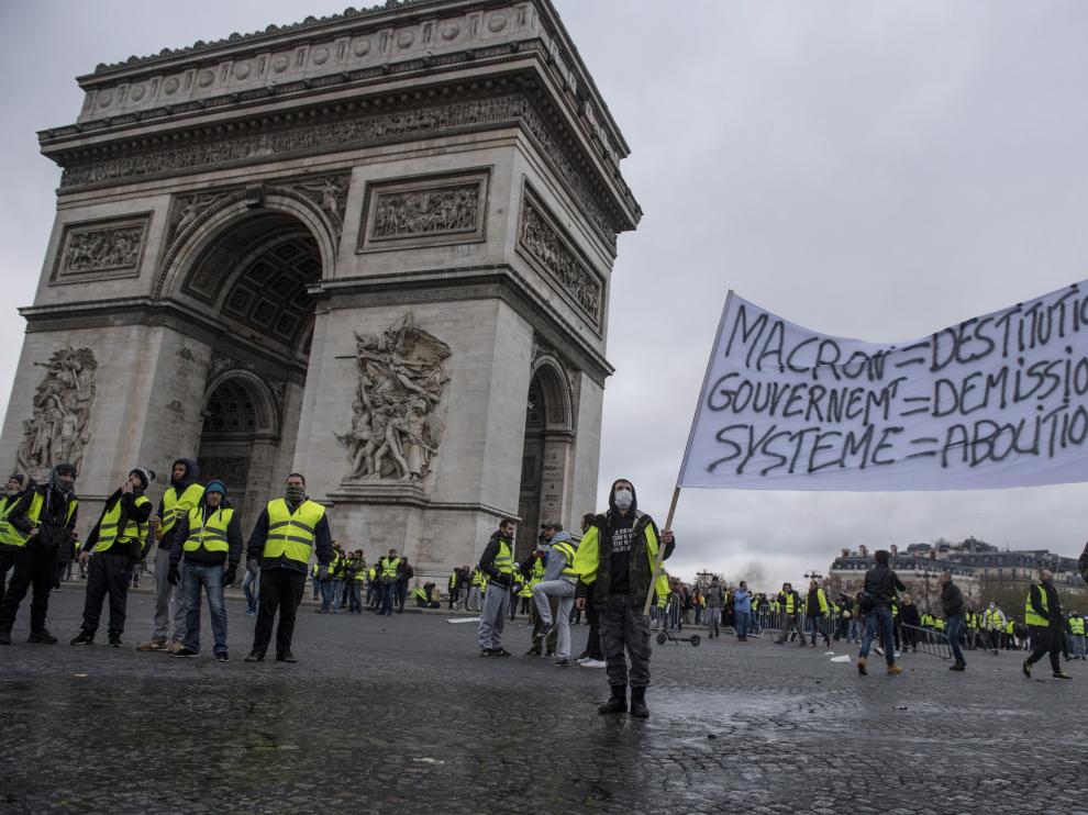 La manifestación francesa contra el alza del carburante degenera en violencia