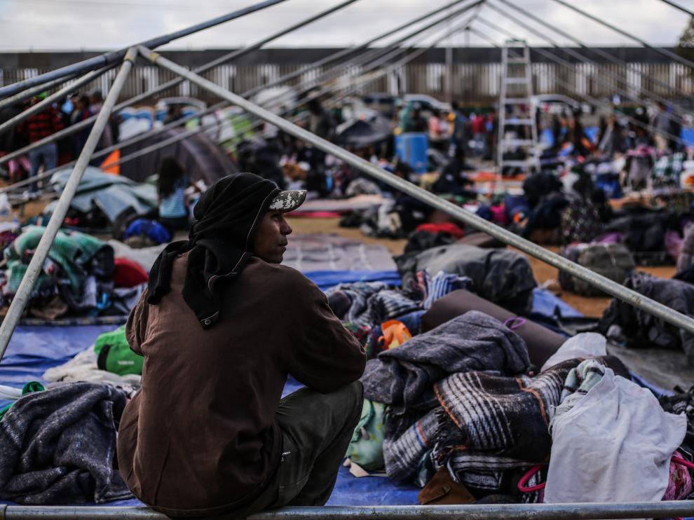 Miles de migrantes pernoctan en Tijuana a la espera de poder pedir asilo en Estados Unidos