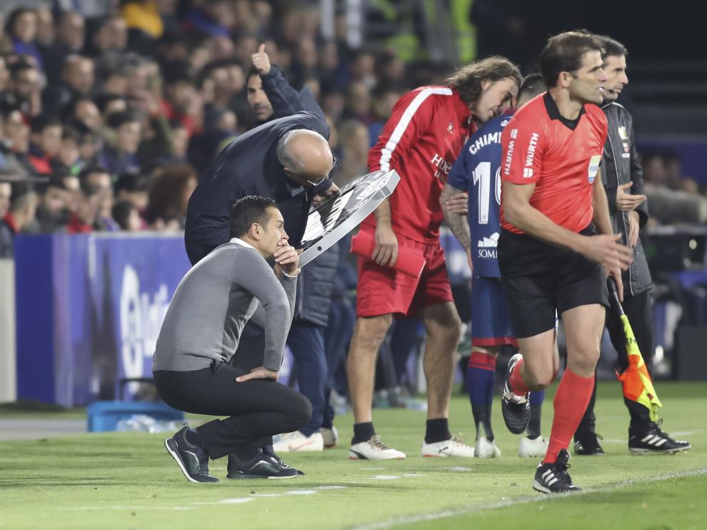 Francisco indica un cambio en el partido contra el Levante.