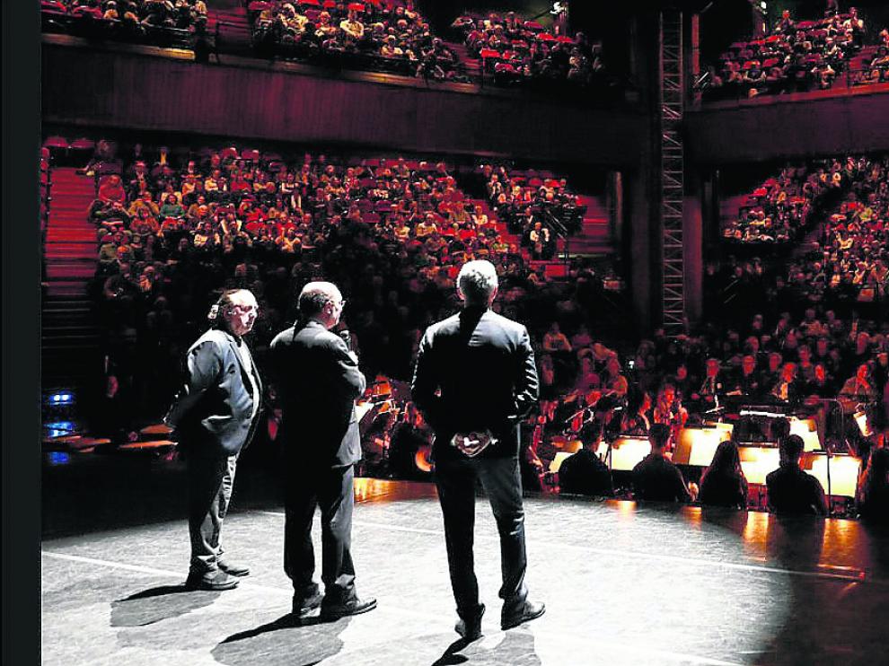 El presidente de Aragón, Javier Lambán, durante el homenaje a la Constitución en Toulouse, ayer.