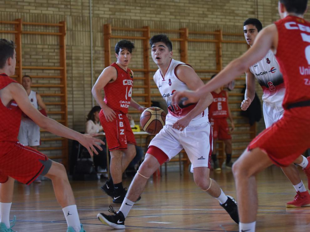 El Basket Zaragoza A se llevó el partido de la jornada ante el Unizar Azulejos Moncayo CBZ.