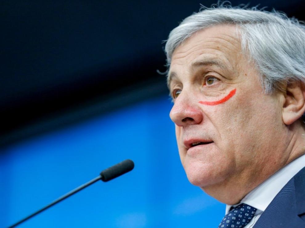 El presidente de la Eurocámara se pinta un ojo contra la violencia machista