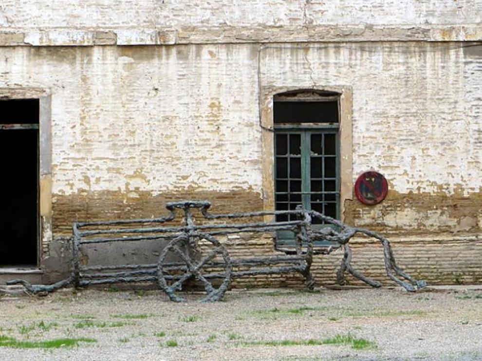 Imagen de los restos de la obra 'La carreta del agua', depositados en el servicio de Patrimonio del Ayuntamiento de Zaragoza.