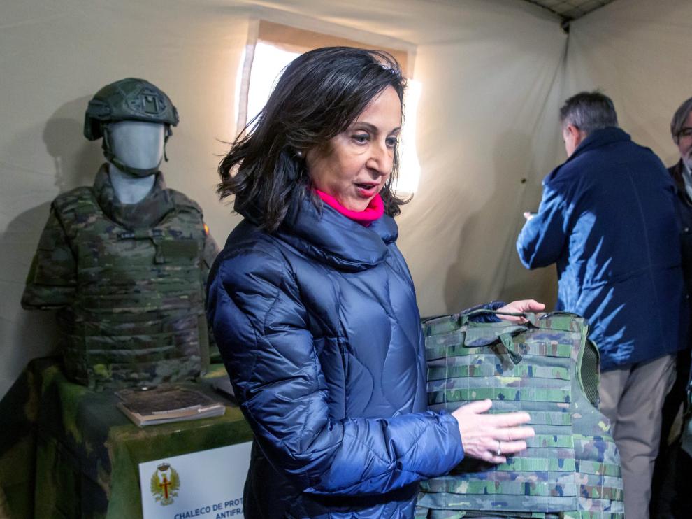 La ministra de Defensa durante la presentación del chaleco de protección dirigido a mujeres dentro de las Fuerzas Armadas.