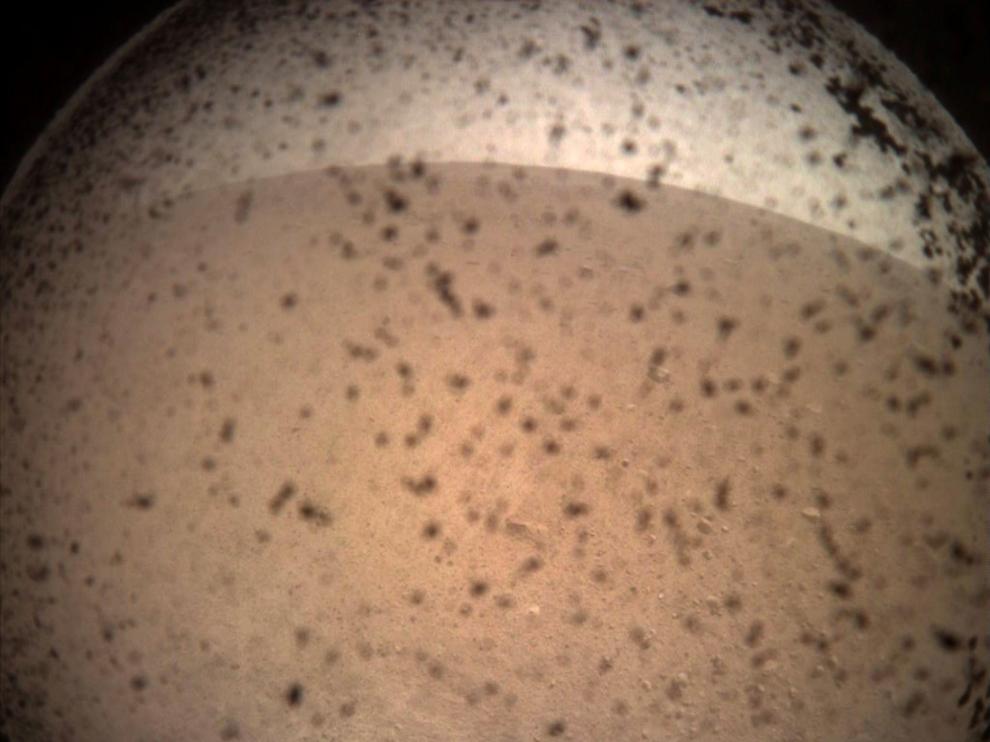 Primera imagen enviada por el InSight desde Marte