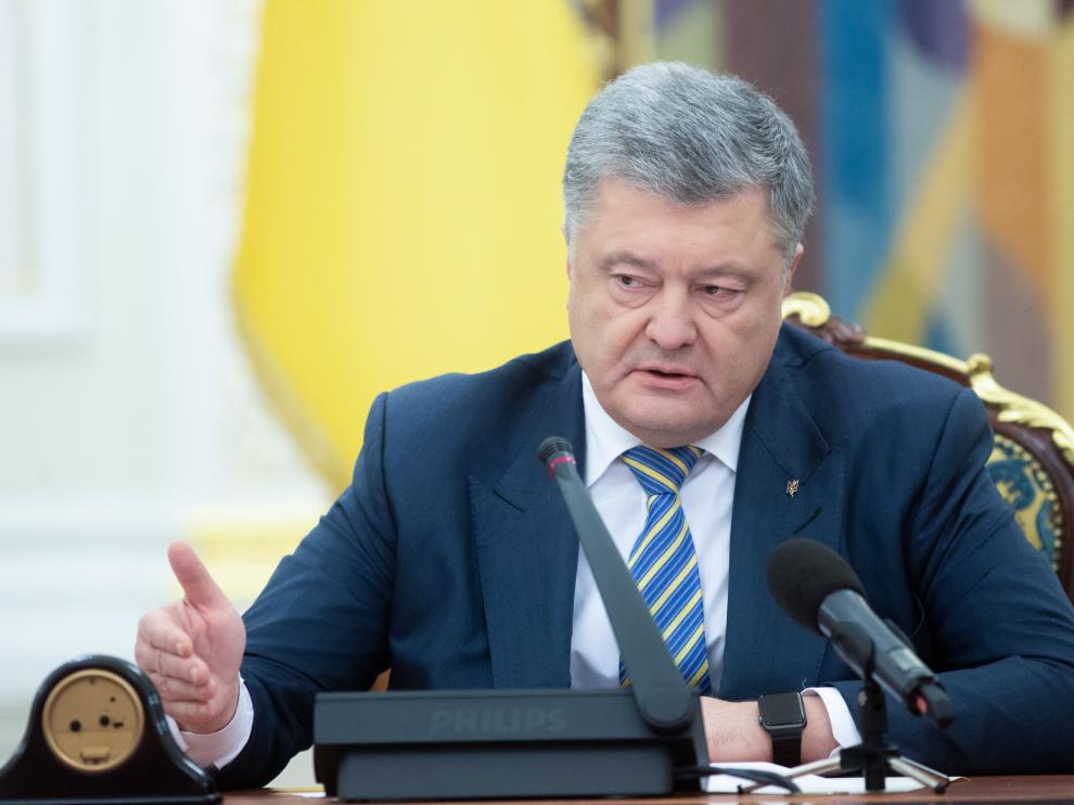 El presidente ucraniano Petró Poroshenko convocó al Estado Mayor del Ejército y ordenó a su representante ante la ONU que denuncie la agresión rusa ante el Consejo de Seguridad.