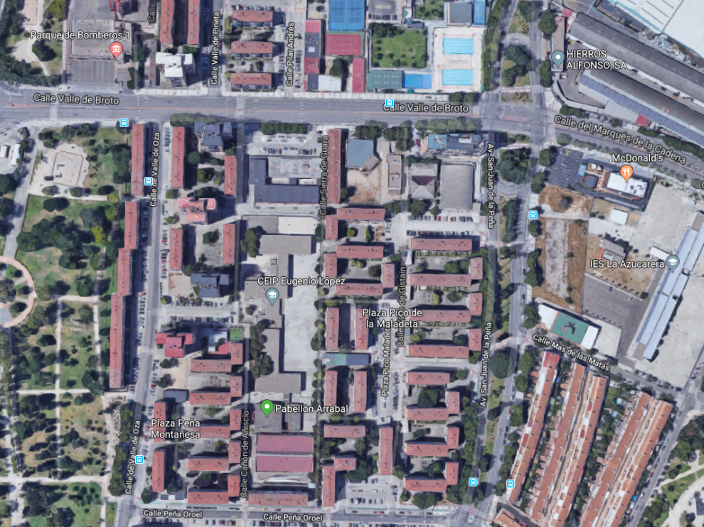El domicilio familiar está situado en la calle de Sierra de Guara.