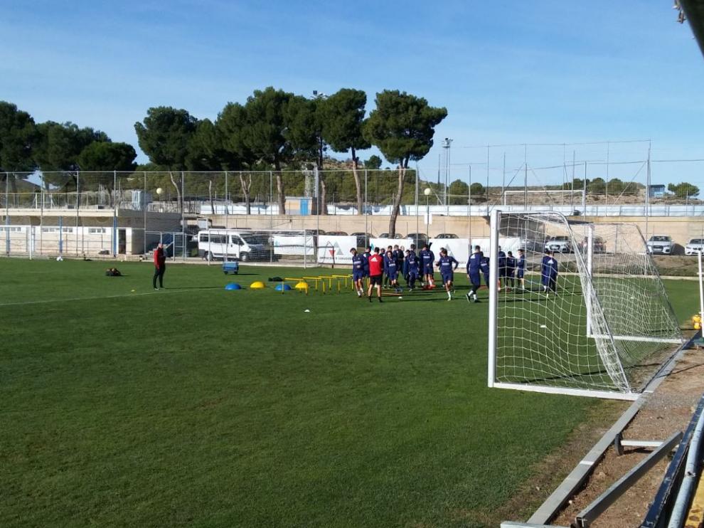 La plantilla del Real Zaragoza, entrenándose este martes en la Ciudad Deportiva.