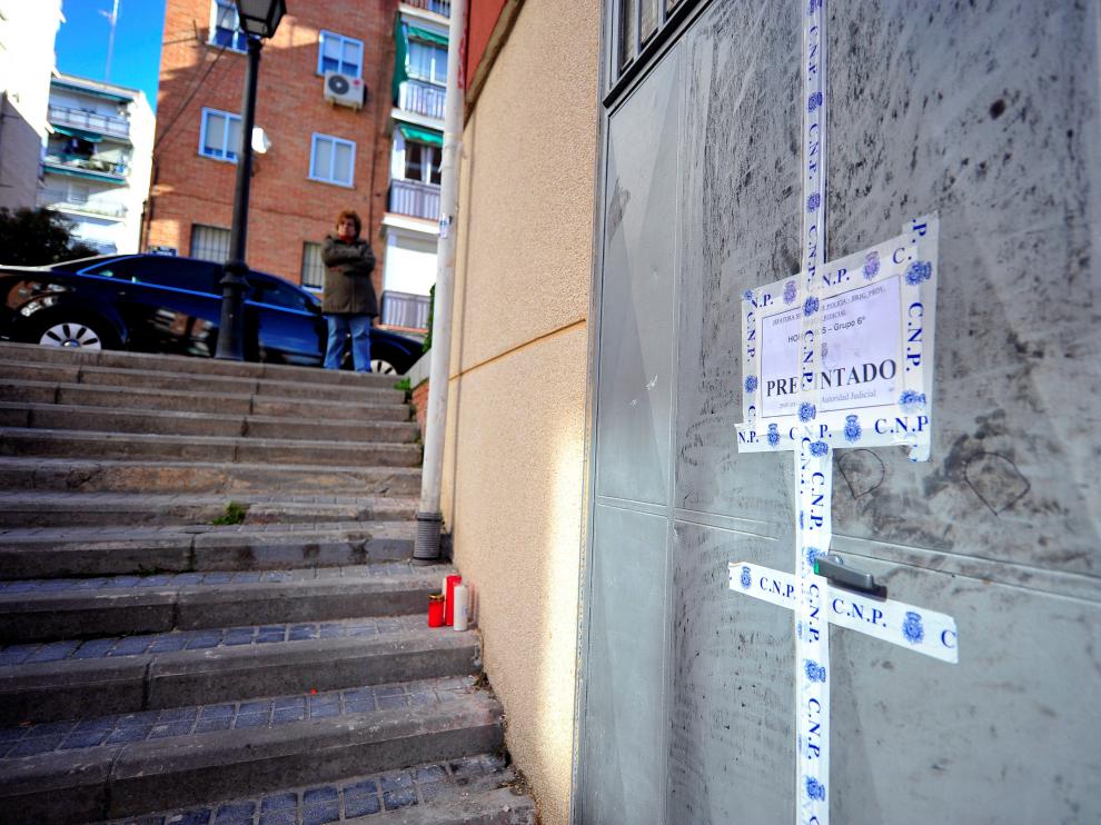 La joven de 17 años recibió una puñalada en esta calle de Madrid.