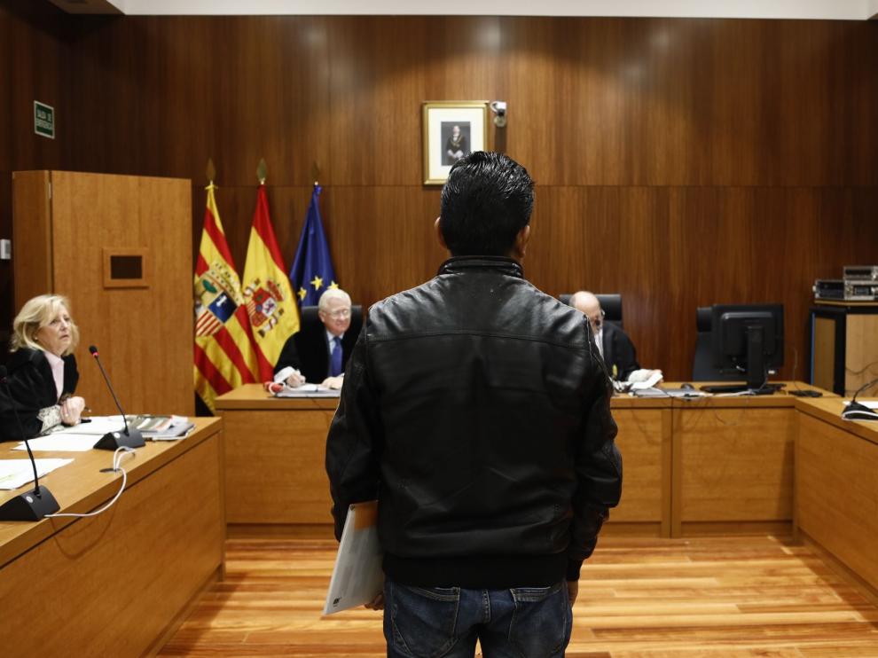 El acusado, en el momento de comenzar la vista oral en la Audiencia Provincial de Zaragoza.
