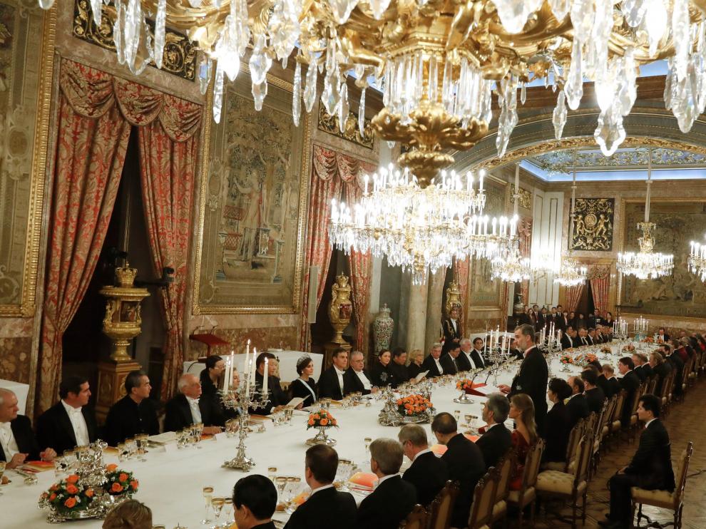 Cena de gala ofrecida por los Reyes de España.