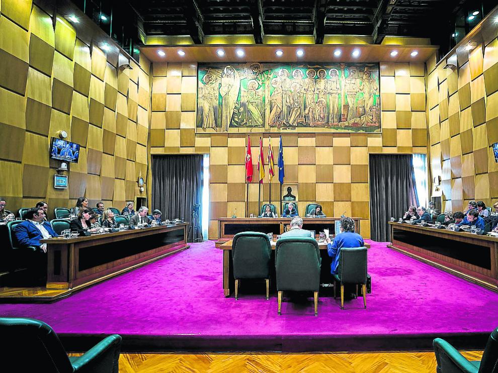 El salón de plenos del Ayuntamiento de Zaragoza, durante el debate de 2017.