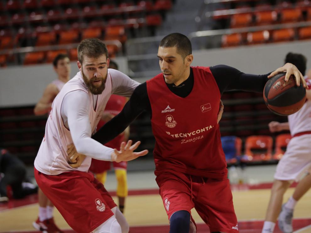 Nacho Martín junto a Radovic en un entrenamiento.