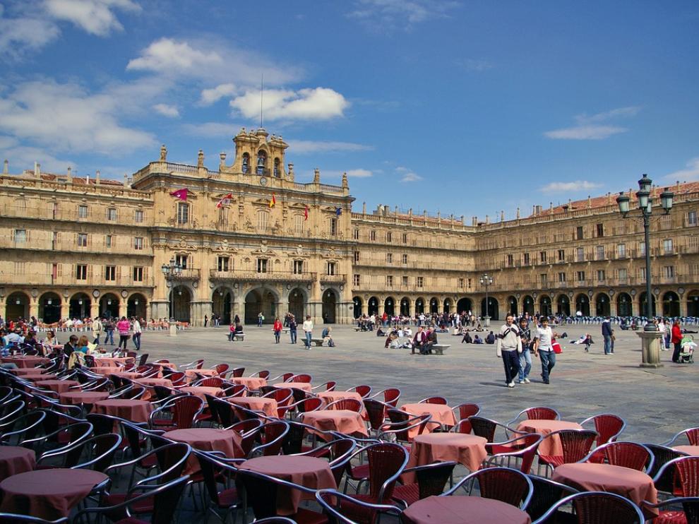 El detenido circulaba por la Plaza Mayor de salamanca, peatonal y con el acceso prohibido a vehículos.