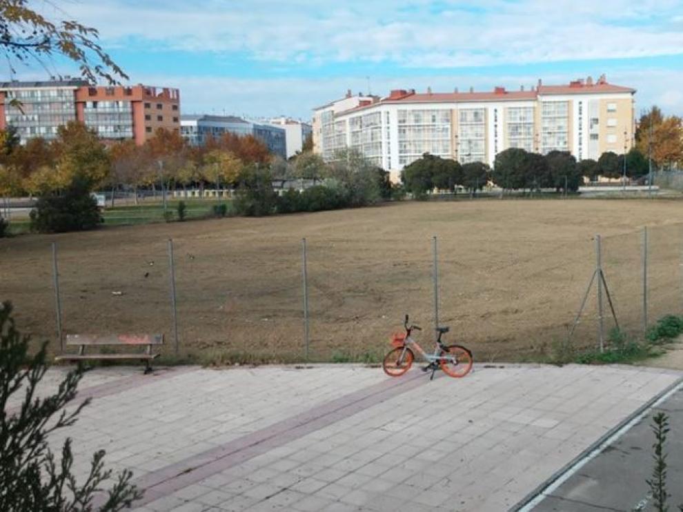 Uno de los solares de Parque Goya que se acaba de limpiar