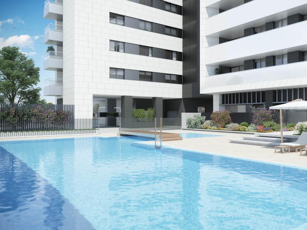 La piscina de la planta baja cuenta con una zona acuática infantil.