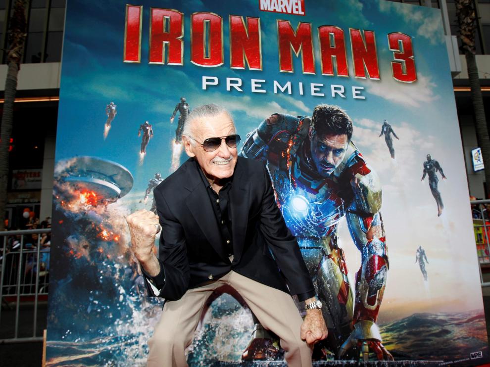 Stan Lee posa en el estreno de 'Iron Man 3' en una imagen tomada en el Capitan Theatre de Hollywood, en 2013