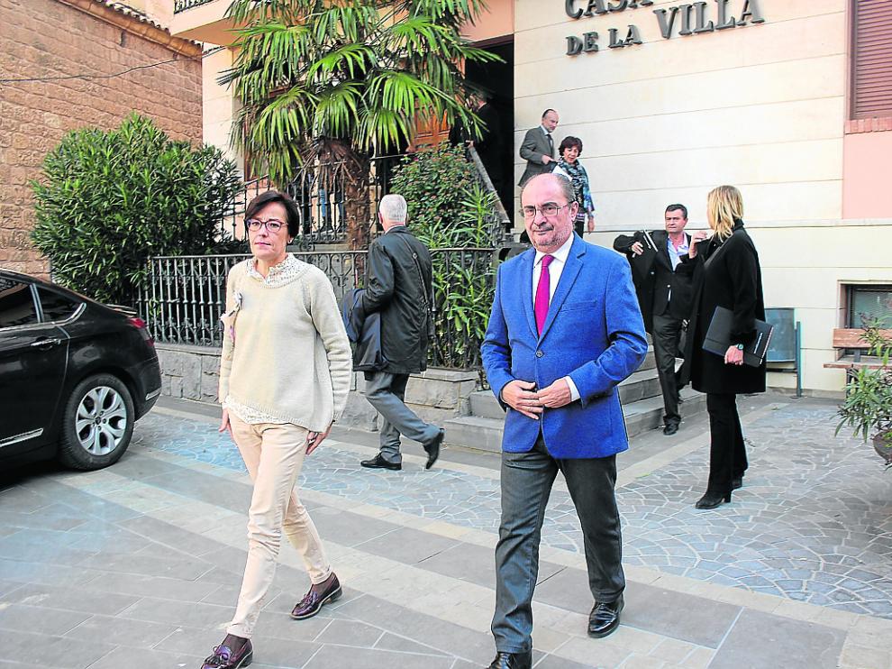 Ciércoles y Lambán, ayer a la salida de la reunión con alcaldes, empresarios y sindicatos