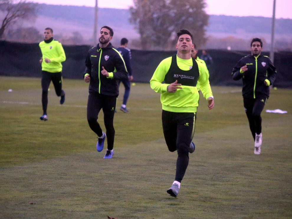 Chimy Ávila, con la cabeza alta, en el entrenamiento de esta tarde.