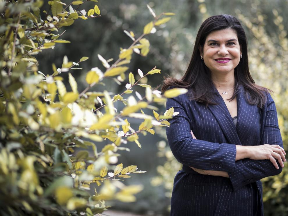 Teresa Azcona es la directora general de la radio y la televisión autonómicas.