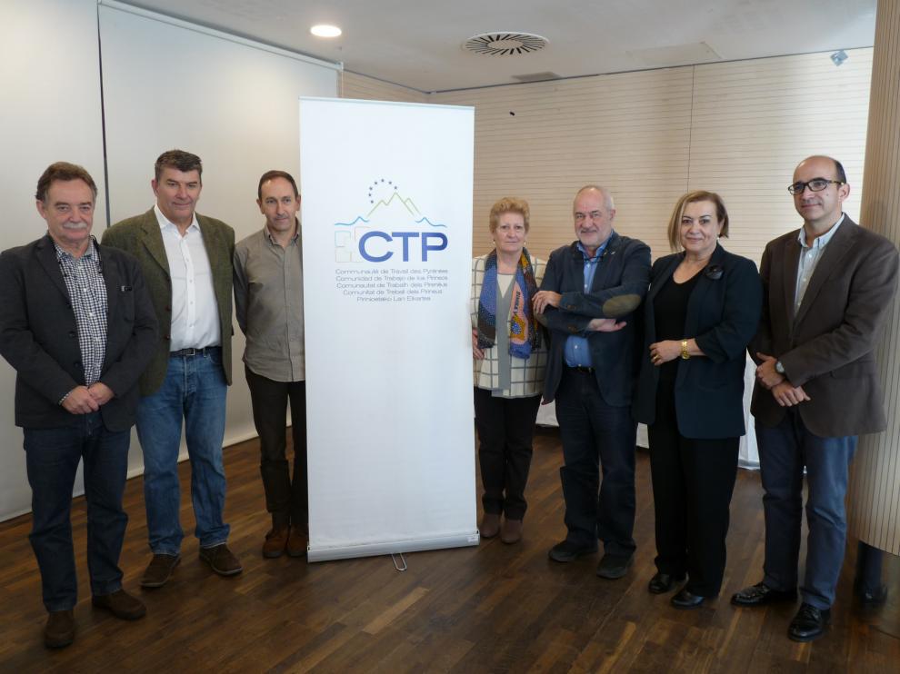 Participantes en el encuentro de este viernes en Jaca