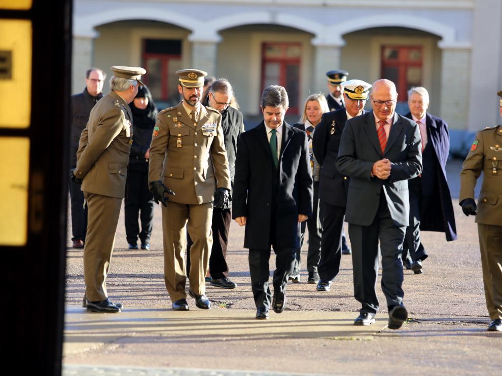 El secretario de Estado ha estado acompañado por el alcalde y varios mandos militares