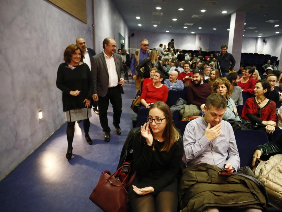 Lambán, antes de inaugurar un foro social en la sede del PSOE en Zaragoza, este sábado.