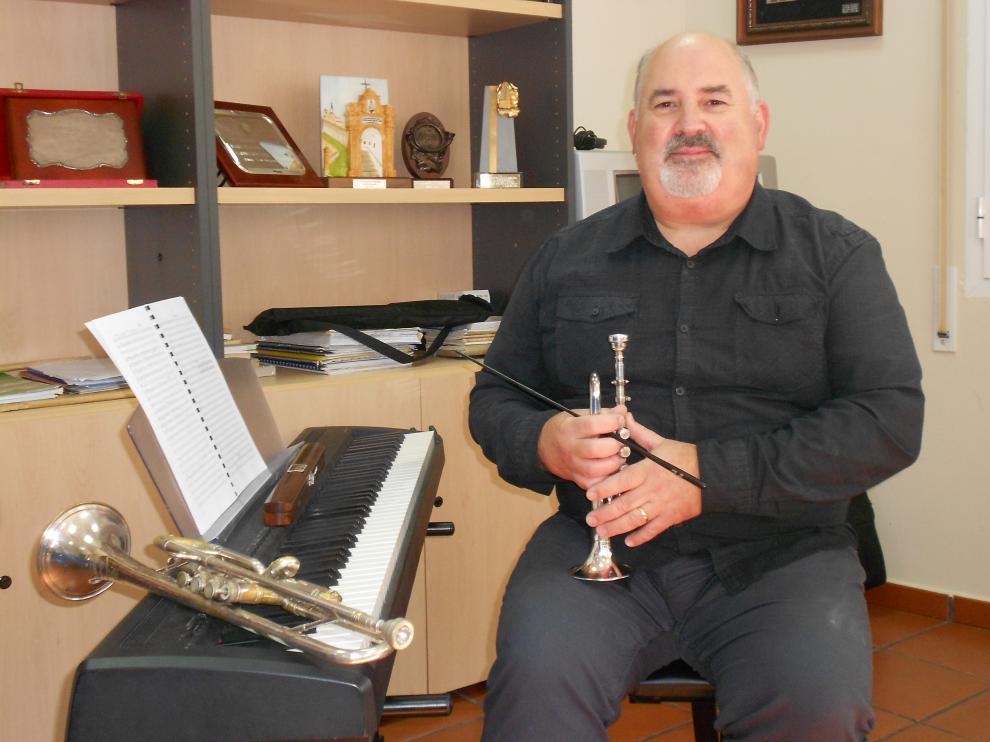 El director de la banda La Moncaína, Paco Lamata.