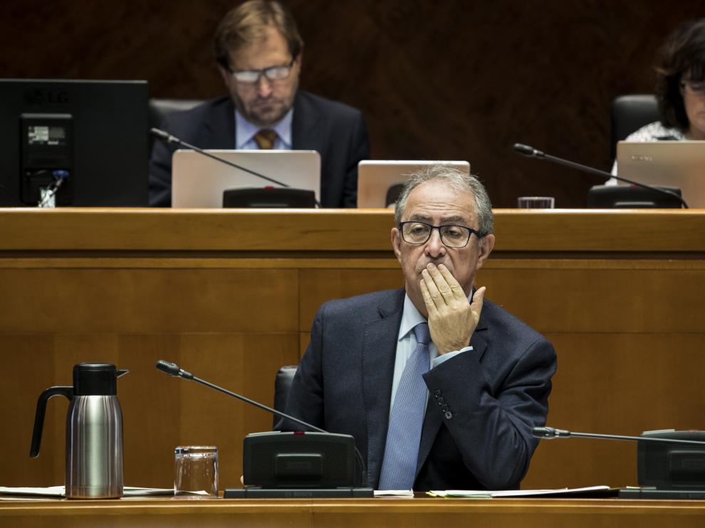 El consejero de Hacienda, Fernando Gimeno, en una reciente comparecencia en las Cortes.