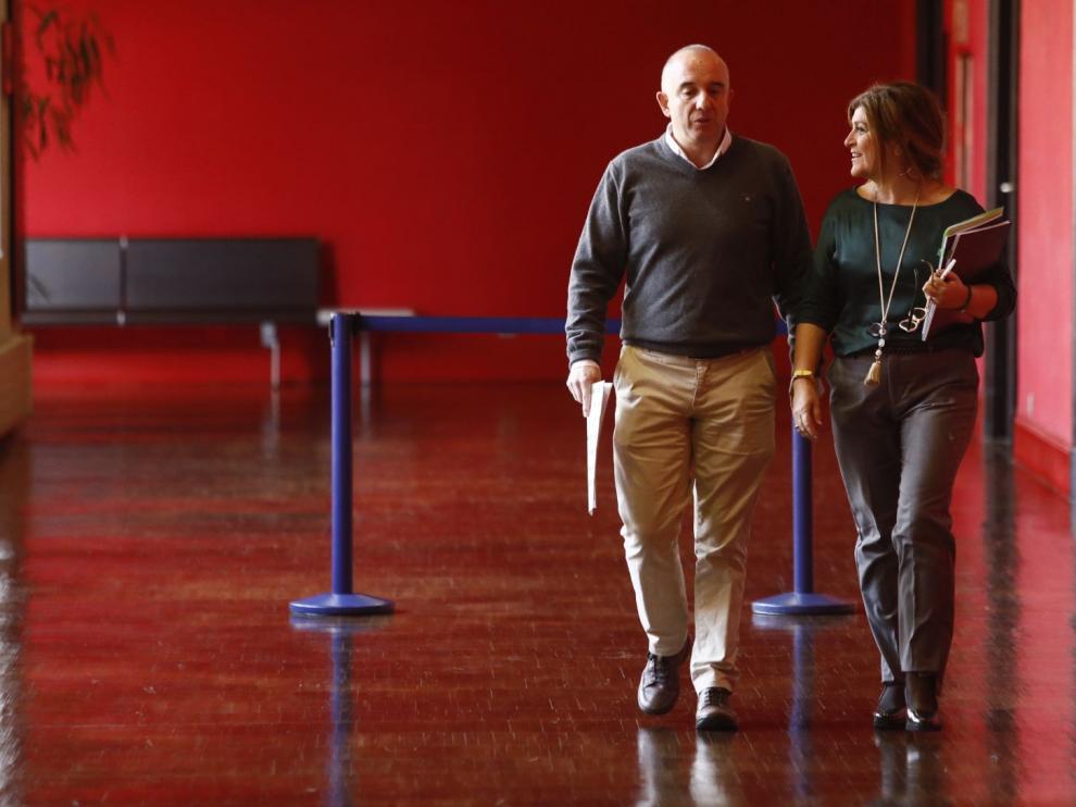 El gerente de Atades, Félix Arrizabalaga y la vicerrectora de Estudiantes y Empleo de la Universidad de Zaragoza y presidenta de la red de Servicios de Atención a Personas con Discapacidad en las Universidades, Sadpu, Ángela Alcalá