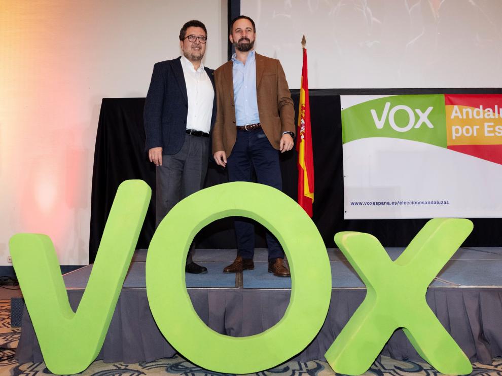 El presidente de Vox, Santiago Abascal y el candidato a la Junta de Andalucía, Francisco Serrano.