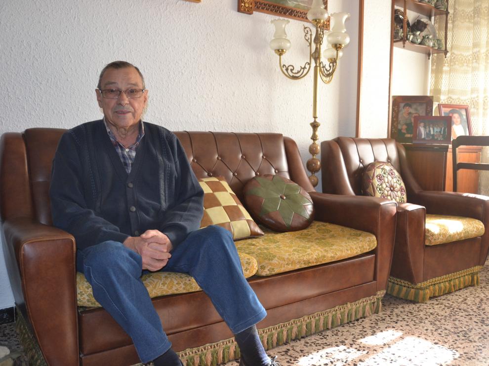 Manuel Andreu, en su casa de Albalate cuando se recuperaba del disparo de Igor el Ruso.