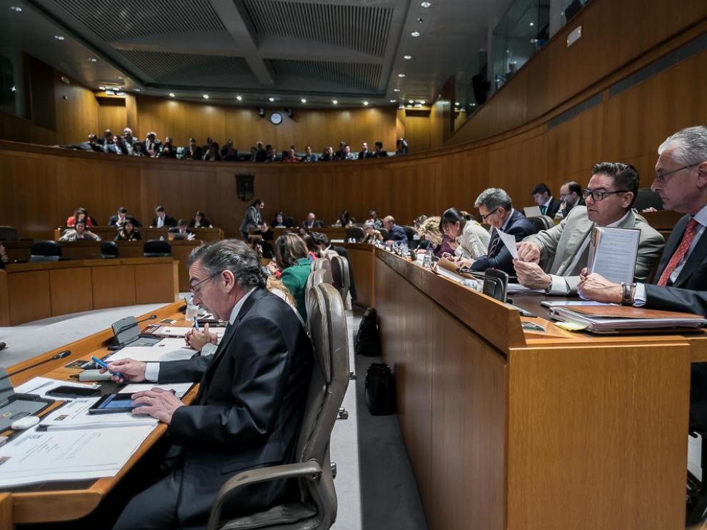 La bancada popular, este martes en el pleno de las Cortes