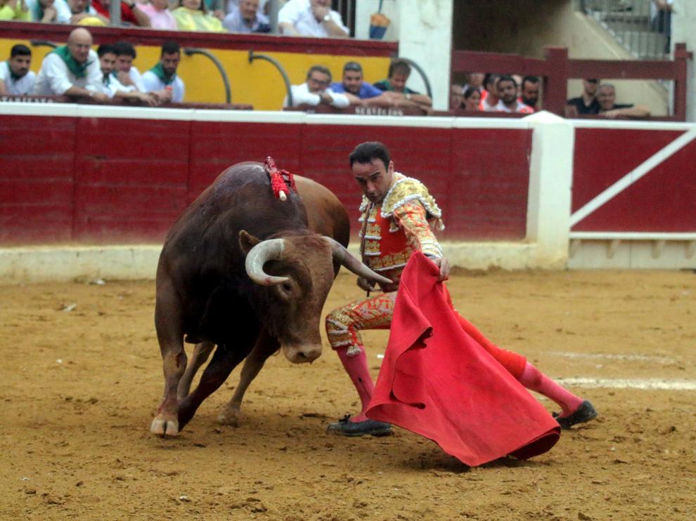 Enrique Ponce durante la faena de uno de los toros el pasado 12 de agosto en la plaza de Huesca.