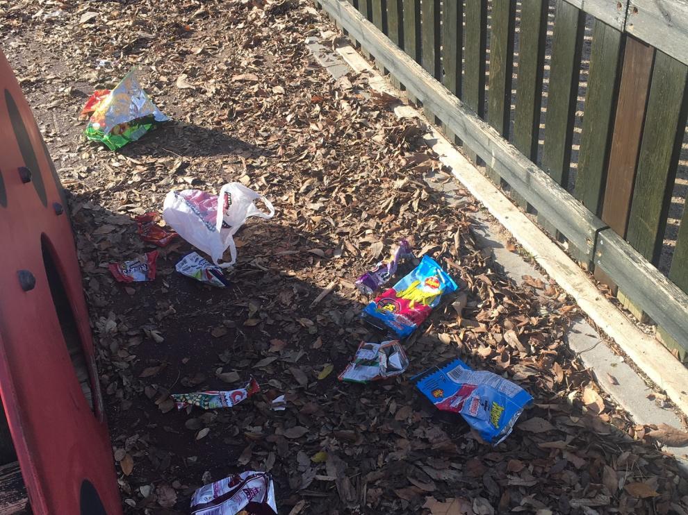 Parque infantil situado en la plaza El cantor de jazz