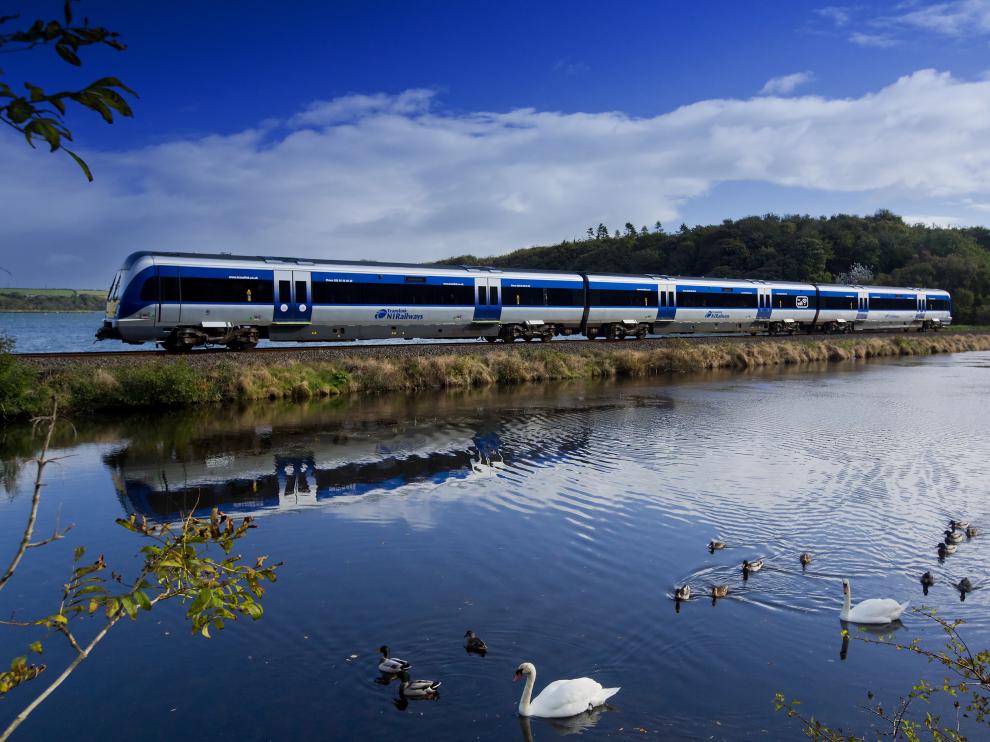 Un tren de la Northern Ireland Railways (NIR), compañía que sigue confiando en CAF.