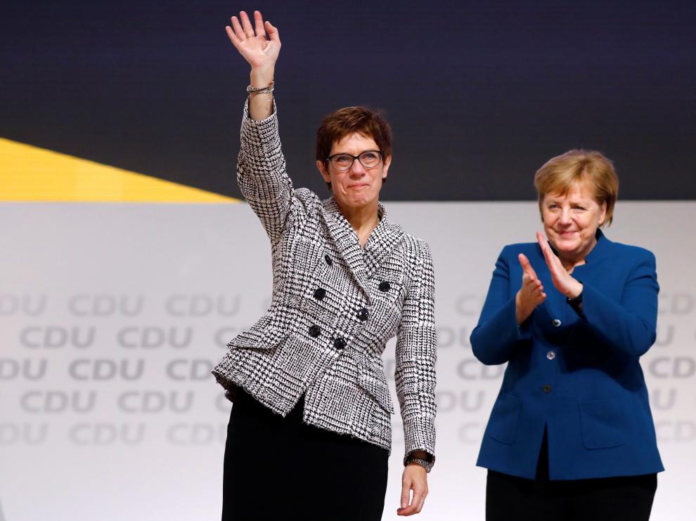 Annegret Kramp-Karrenbauer con Ángela Merkel.