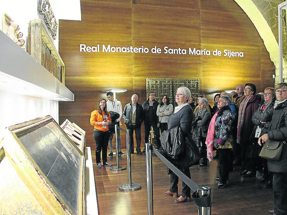 Las visitas a la exposición del monasterio están estos días muy concurridas.