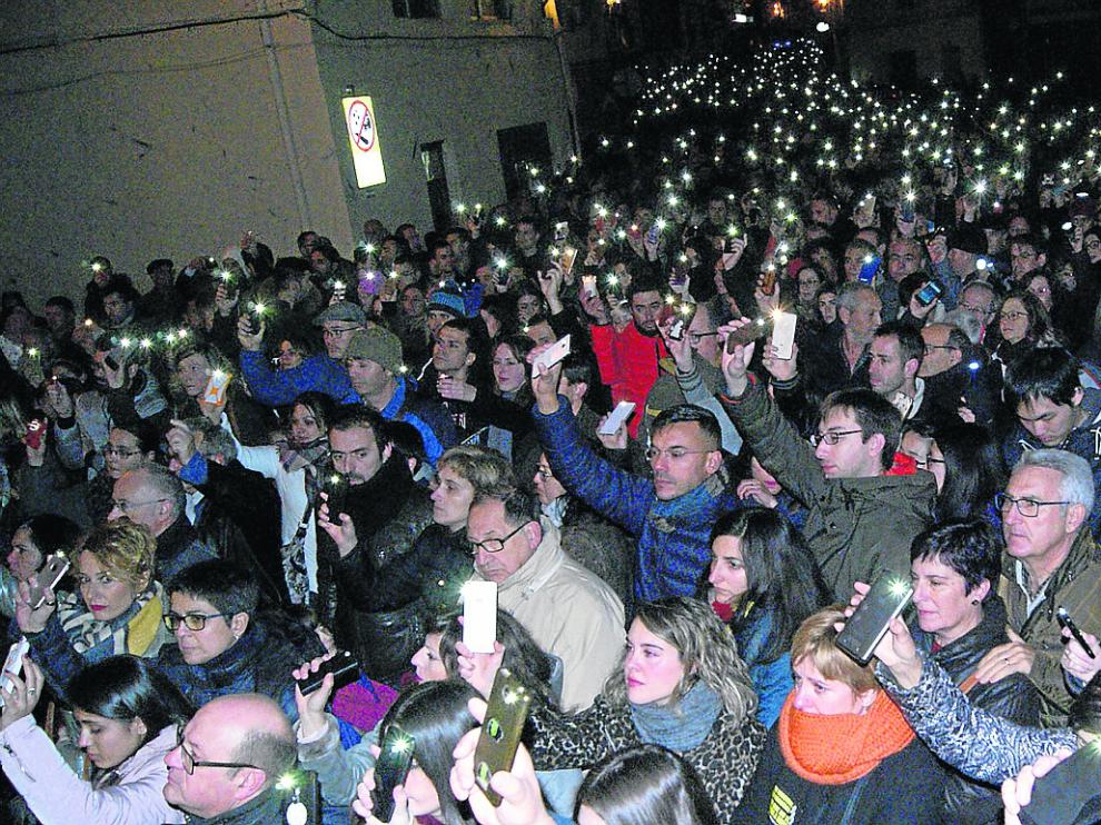 Manifestación multitudinaria en Andorra. La Plataforma Amigos de Iranzo convocó una gran manifestación en la localidad bajoaragonesa el 23 de diciembre de 2017 que congregó a 4.000 personas para denunciar la falta de información y en recuerdos de las víctimas (el ganadero José Luis Iranzo y los guardias civiles Víctor Romero y Víctor Caballero). Las calles de Andorra estuvieron abarrotadas y acabó en un encendido de luces en la plaza.