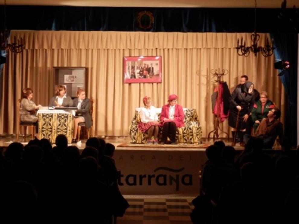 Actuación del grupo 'Chirinola' de Valjunquera, el pasado sábado en La Fresneda.