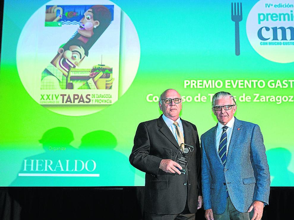 La Asociación de Cafés y Bares de Zaragoza organiza el Concurso de Tapas de Zaragoza. Recogió el premio su presidente, José María Marteles, en manos de Fernando de Yarza Mompeón, vicepresidente de HERALDO.