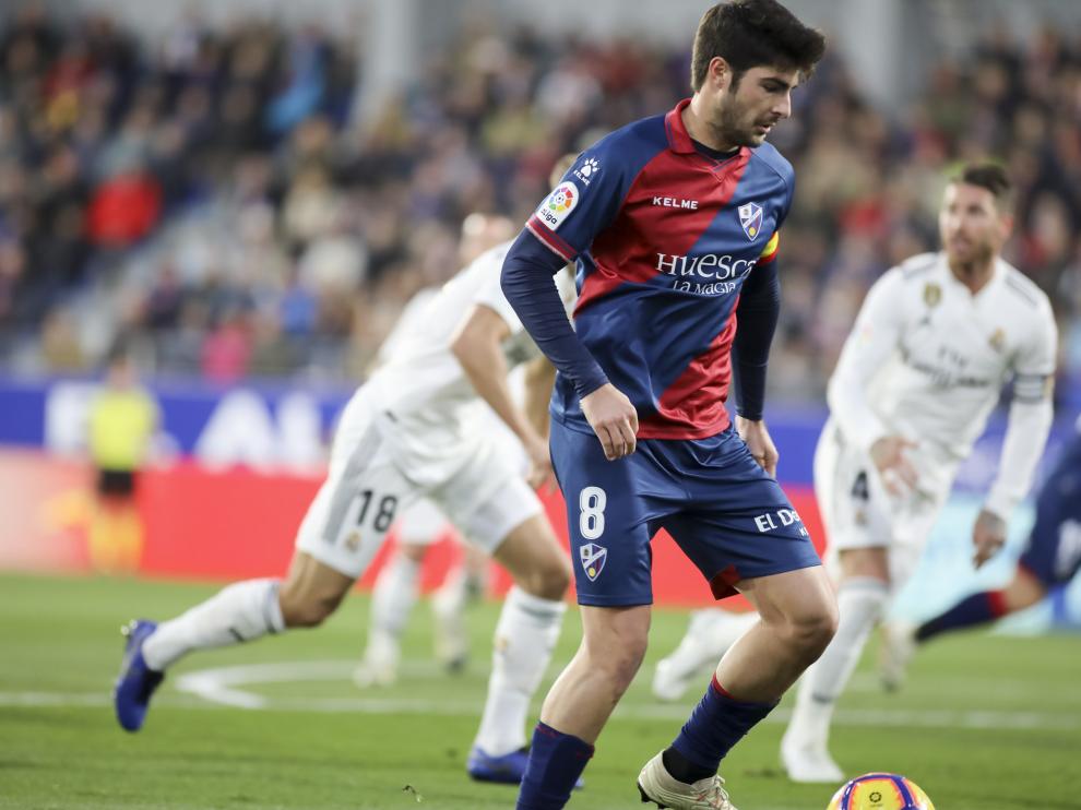 Melero, durante el enfrentamiento con el Real Madrid en El Alcoraz.