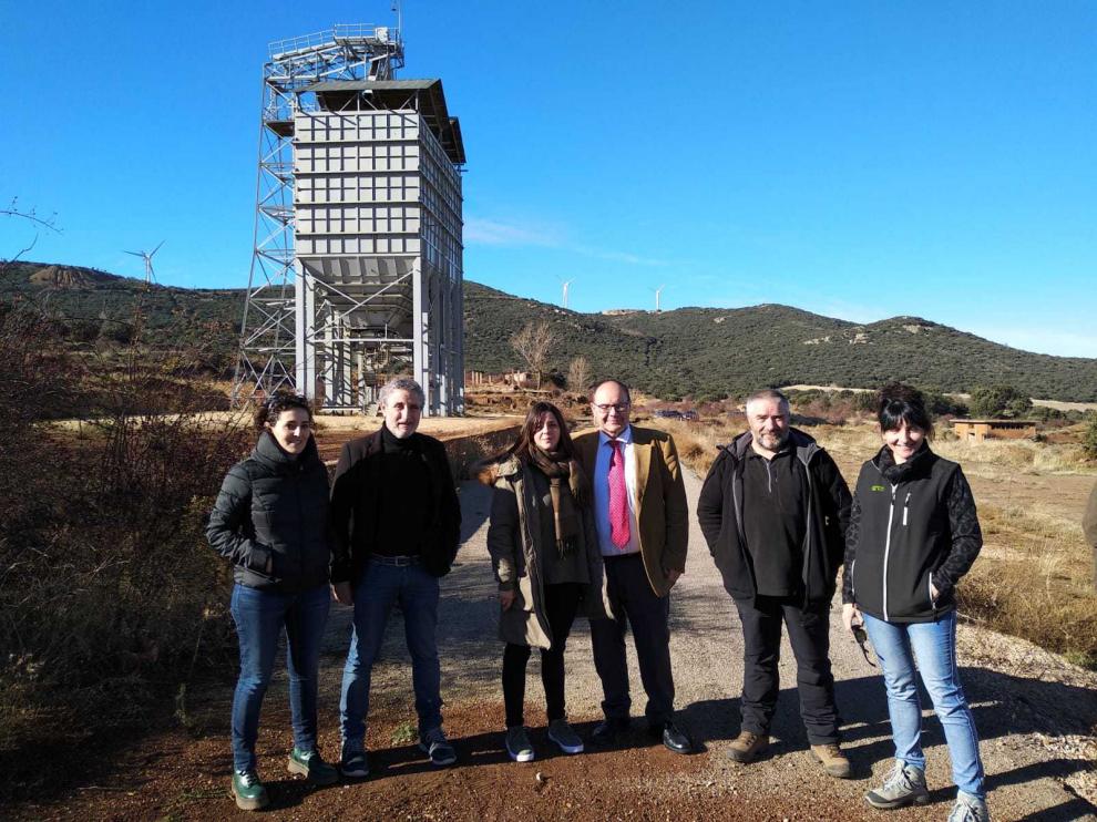 José Ramón Morro, en el centro, en las antiguas instalaciones de Sierra Menera.